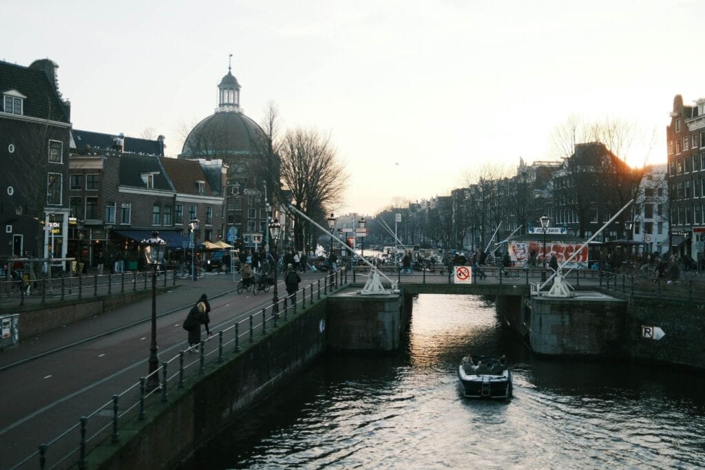 Wanneer is het tijd om de sloten van je woning te vervangen in Amsterdam?