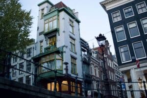 Buitengesloten met kind of huisdier binnen Amsterdam: wat doe je als eerste?