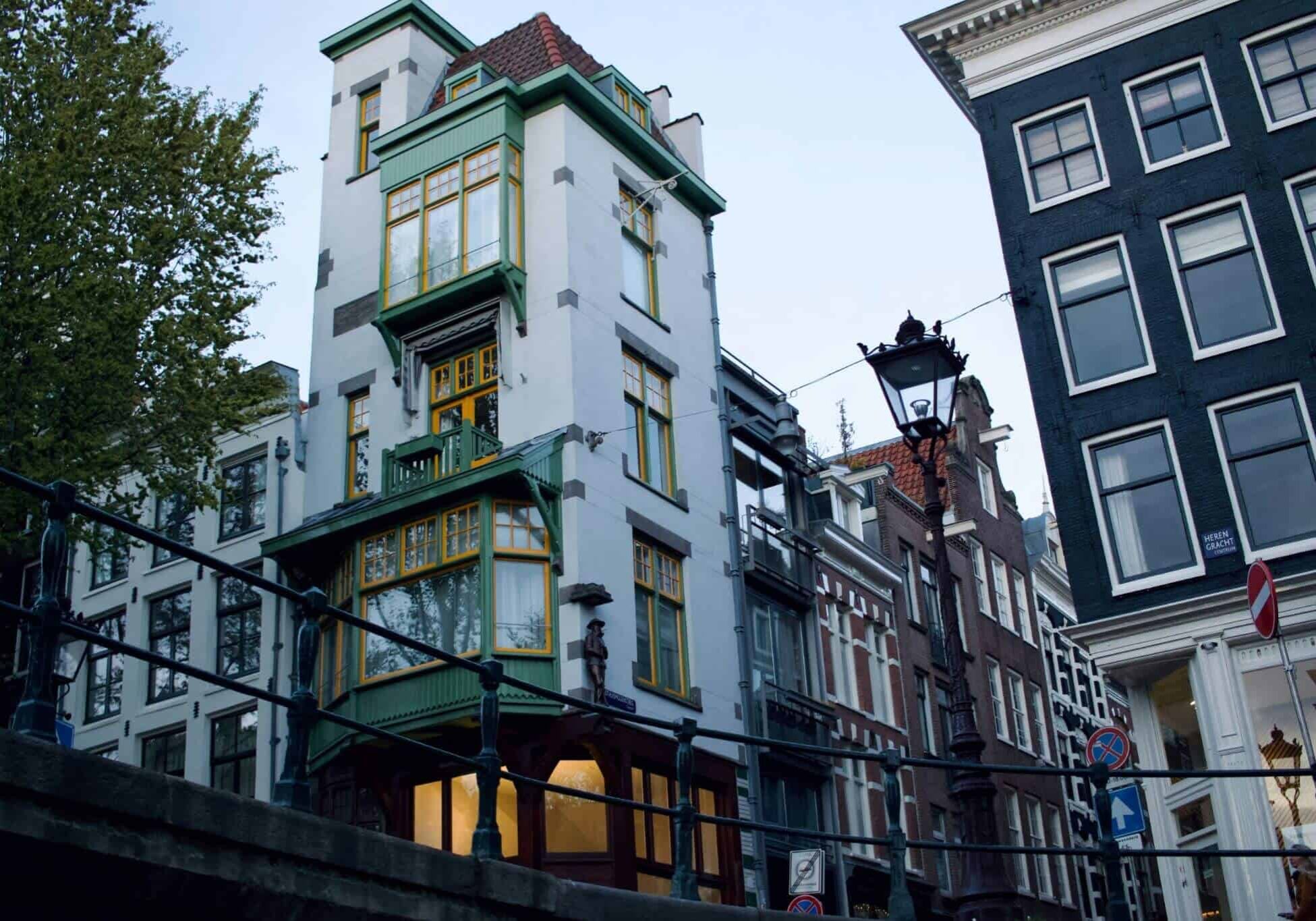 Buitengesloten met kind of huisdier binnen Amsterdam: wat doe je als eerste?